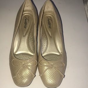 Women’s Trotters Shoes